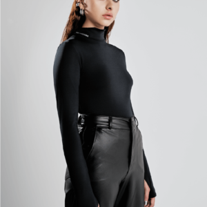 Long sleeve – Asymmetrical turtleneck – Black