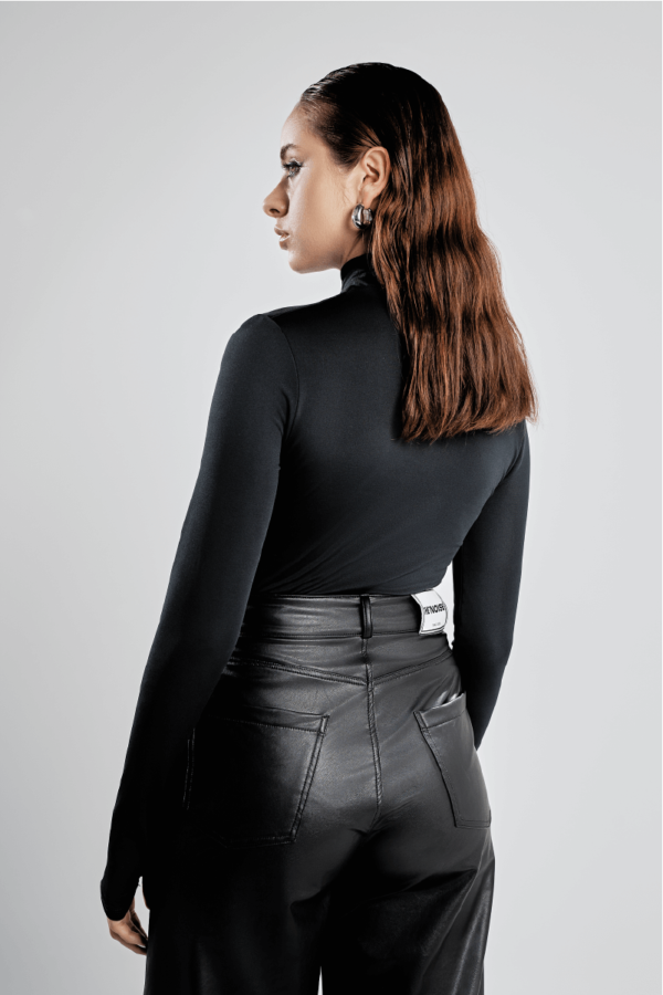 Long sleeve - Asymmetrical turtleneck - Black - Image 2