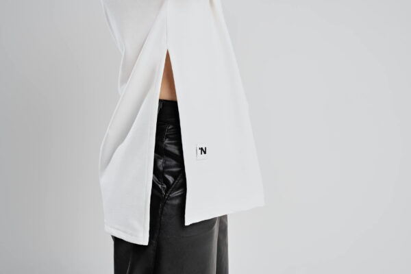 Oversized T-shirt with slit- White - Image 3