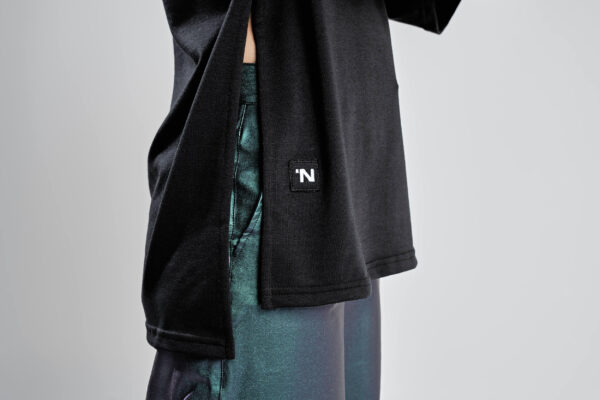 Oversized T-shirt with slit- Black - Image 2